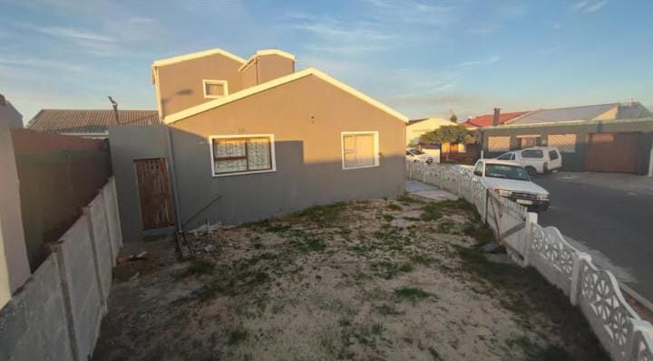  Bedroom Property for Sale in Eastridge Western Cape